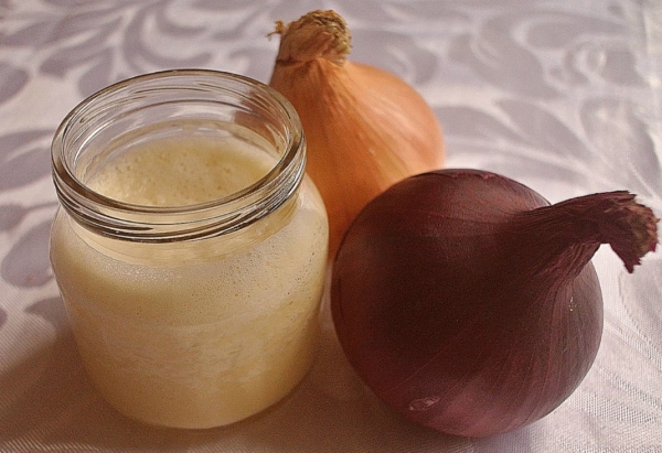 4 отличных рецепта с луком и медом от кашля