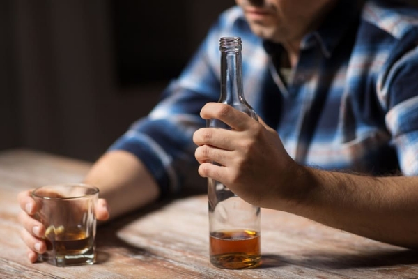 Алкоголь повышает или понижает давление, совместный прием лекаства и алкоголя