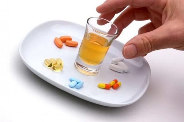Ибупрофен и алкоголь: совместимость, последствия, через сколько можно пить: что делать и как лечить, причины, что принимать