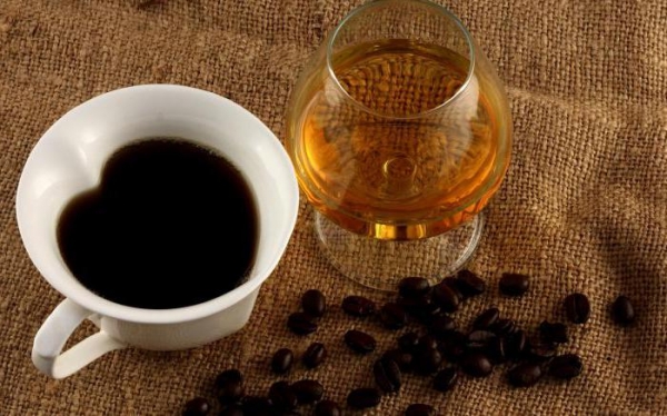 Можно ли пить кофе до и после алкоголя – правила совместимости