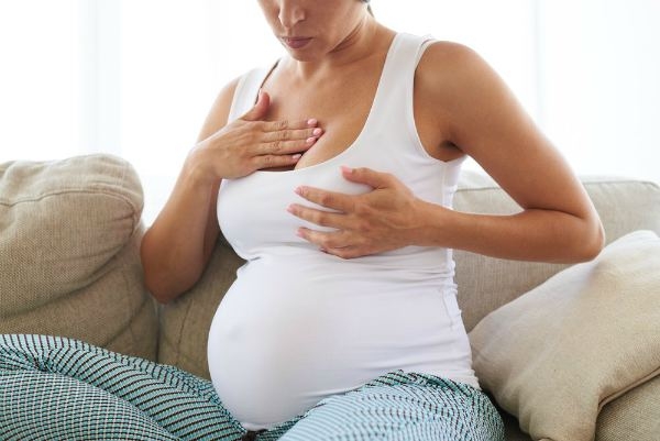 Почему болят соски при беременности