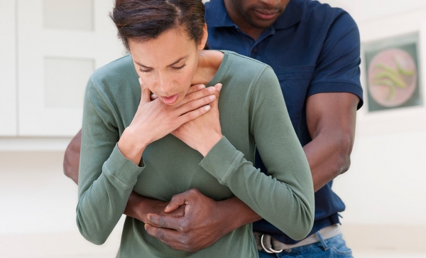 Удушающий кашель у взрослого – причины и лечение
