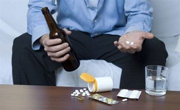Витапрост и алкоголь: совместимость, можно ли принимать таблетки и свечи со спиртными напитками